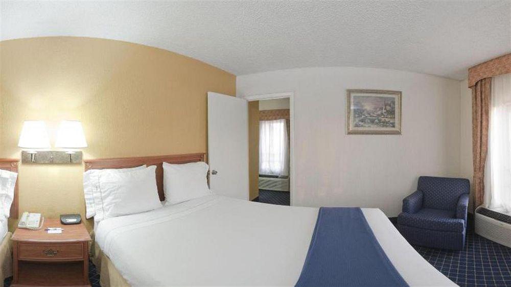 Holiday Inn Express & Suites Nashville-I-40 & I-24 Екстериор снимка