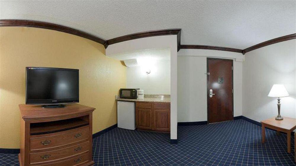 Holiday Inn Express & Suites Nashville-I-40 & I-24 Екстериор снимка