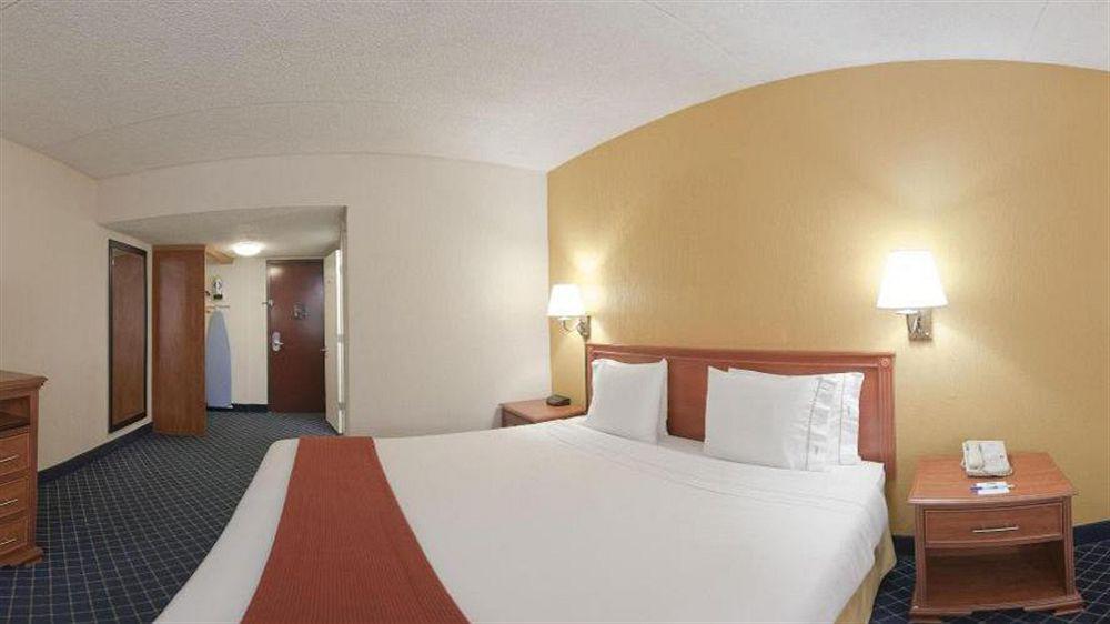 Holiday Inn Express & Suites Nashville-I-40 & I-24 Екстериор снимка