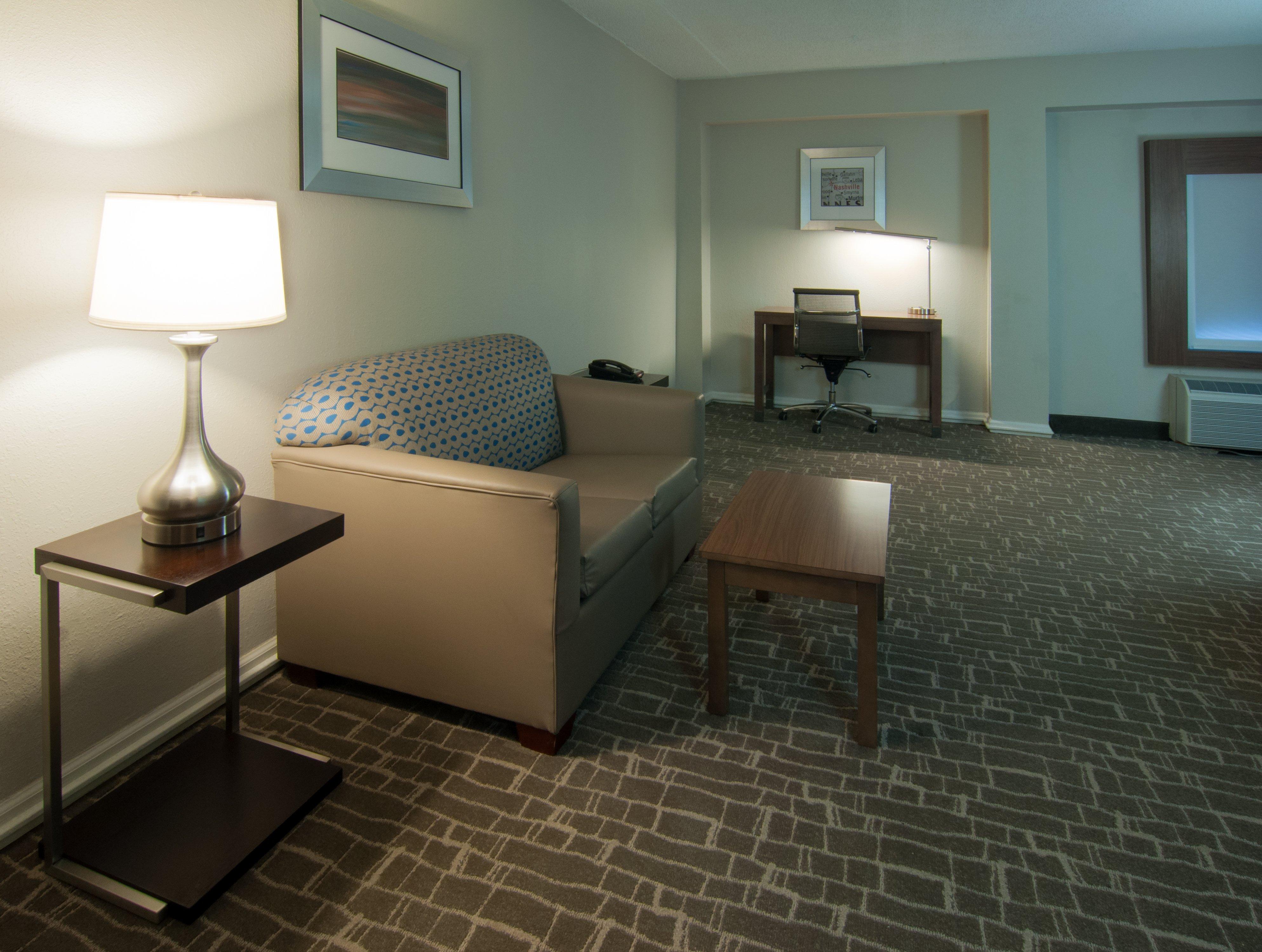 Holiday Inn Express & Suites Nashville-I-40 & I-24 Екстериор снимка