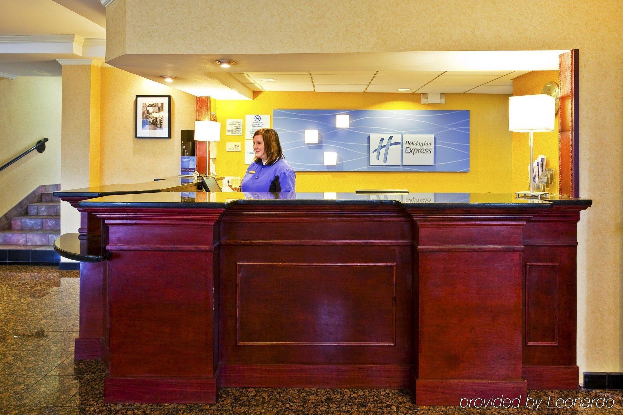 Holiday Inn Express & Suites Nashville-I-40 & I-24 Екстериор снимка