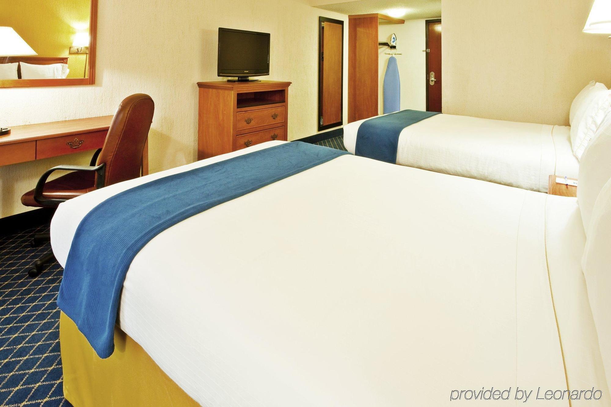 Holiday Inn Express & Suites Nashville-I-40 & I-24 Екстериор снимка