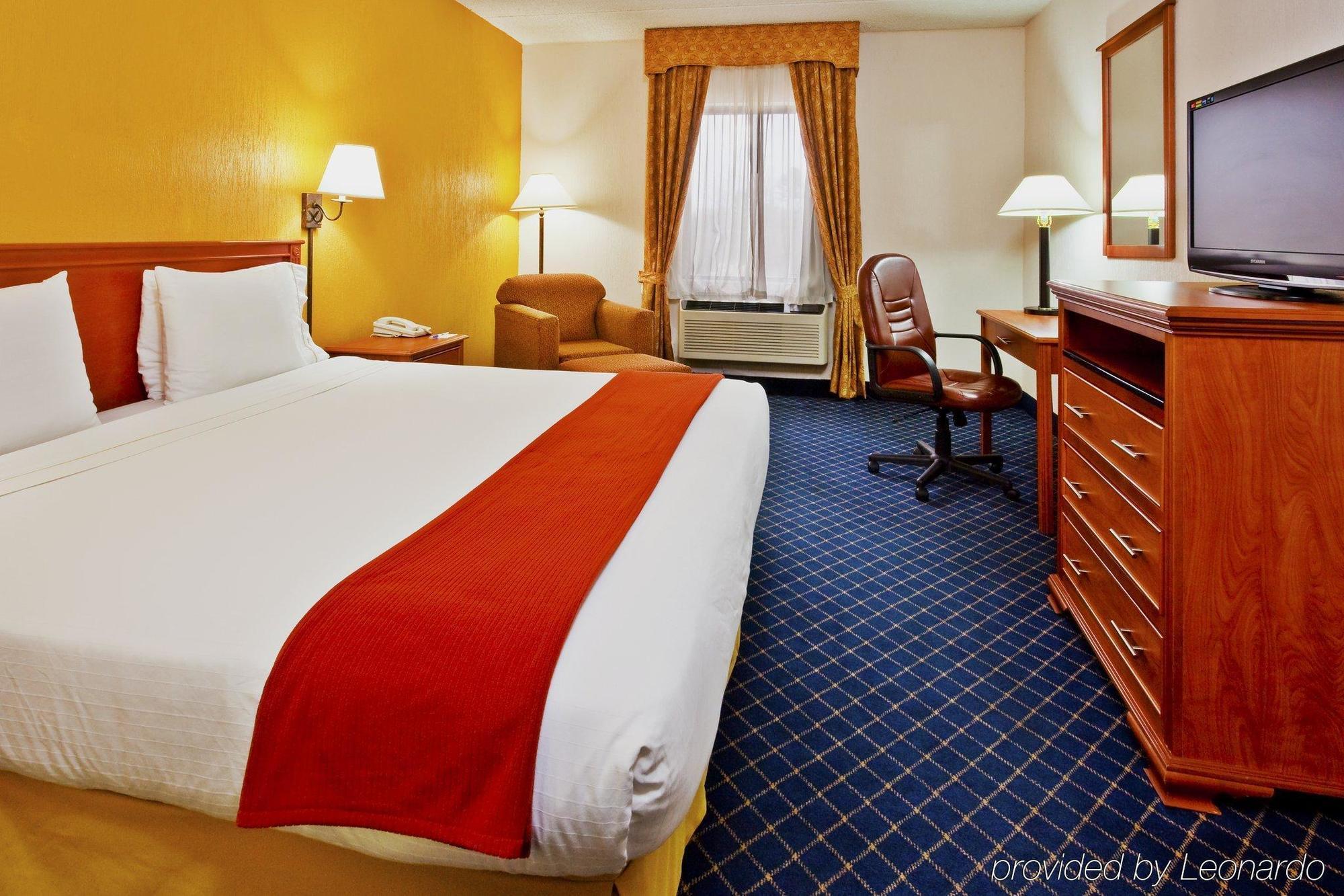 Holiday Inn Express & Suites Nashville-I-40 & I-24 Екстериор снимка