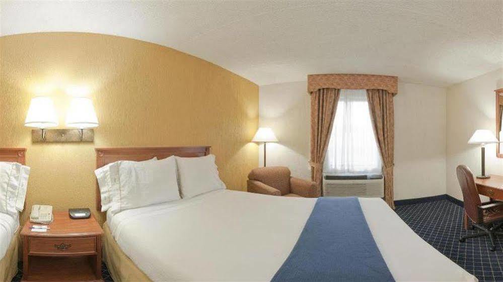 Holiday Inn Express & Suites Nashville-I-40 & I-24 Екстериор снимка