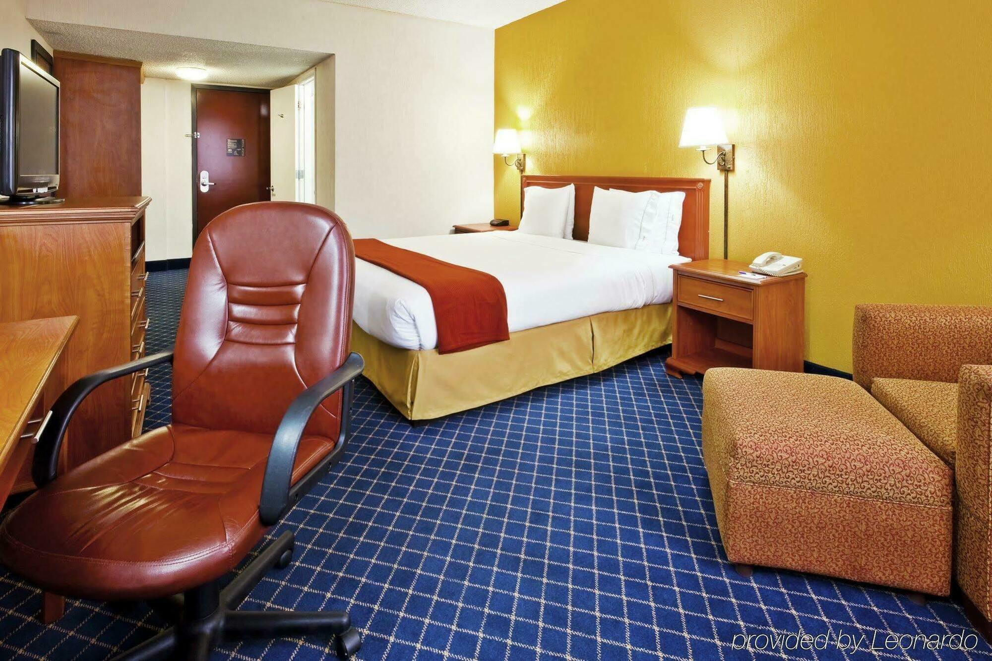 Holiday Inn Express & Suites Nashville-I-40 & I-24 Екстериор снимка